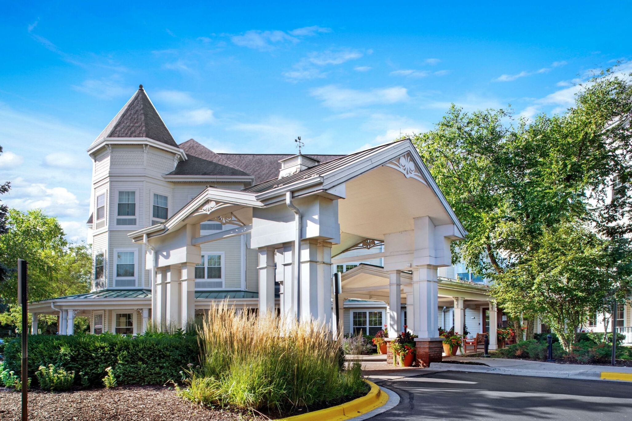 Bootstrap via serper_images (https://www.whereyoulivematters.org/find-a-community/brookdale-hoffman-estates/)