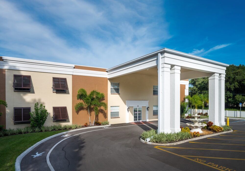 Bootstrap via website (https://www.whereyoulivematters.org/find-a-community/salterra-at-pinellas-park/)