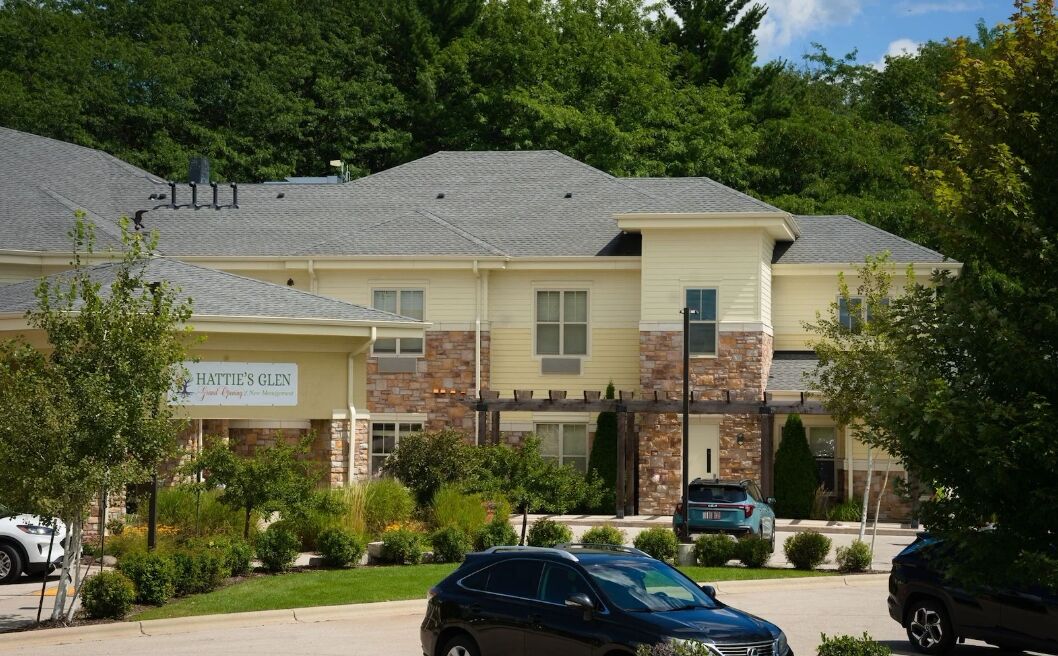 Bootstrap via serper_images (https://www.whereyoulivematters.org/find-a-community/hatties-glen-assisted-living-memory-care-waunakee/)